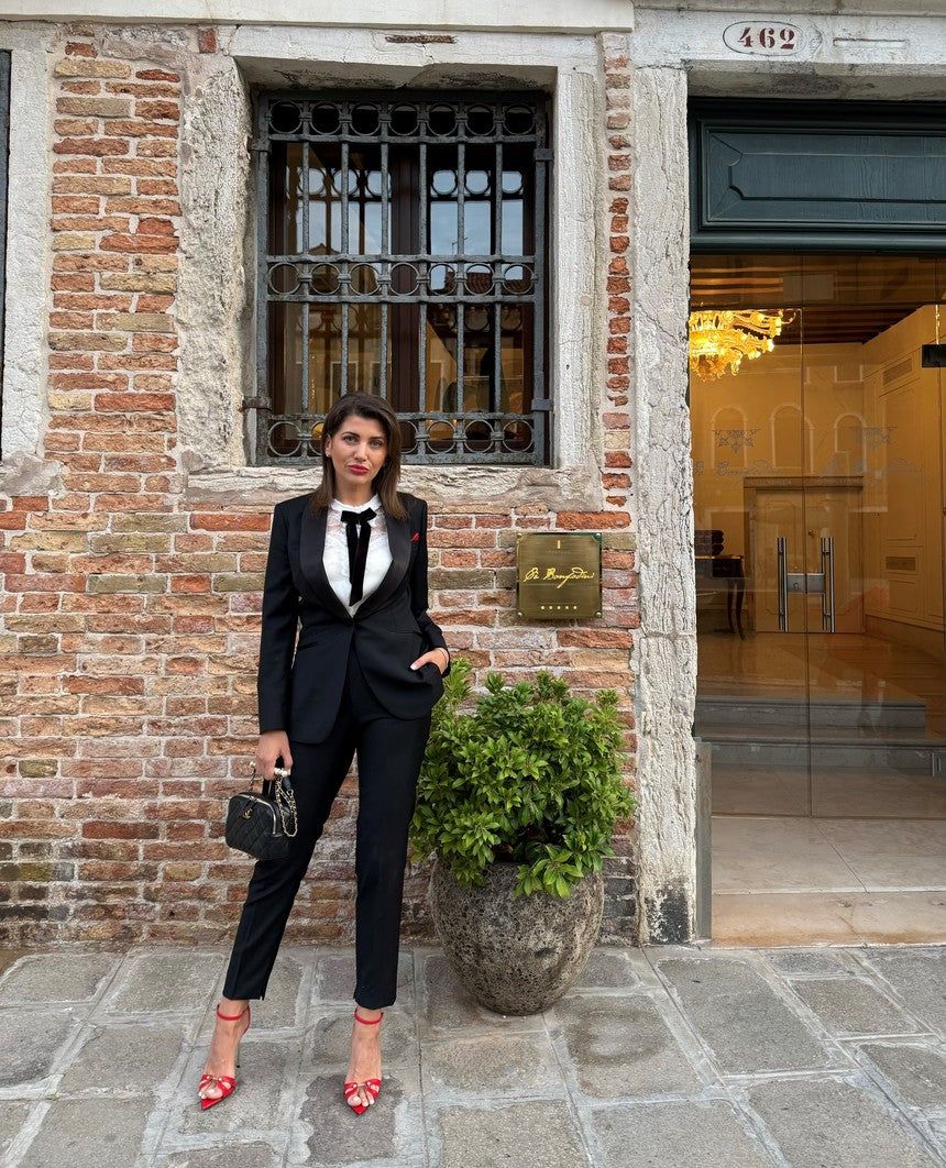 News.ro: Roxana Ostroveanu, creator of the IMROSKA brand, honored in Venice with an award for her innovative vision in fashion design
