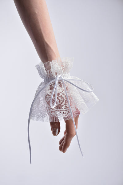 IVORY LACE CUFFS